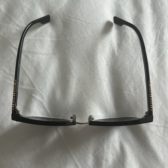 Brand new Burberry sunglasses - Picture 3 of 7